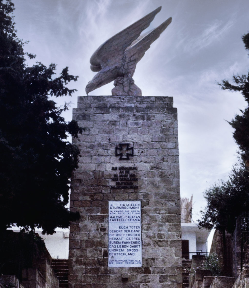 Τι δουλειά έχουν Έλληνες και Γερμανοί καθηγητές σε ναζιστικά μνημεία στην Κρήτη;