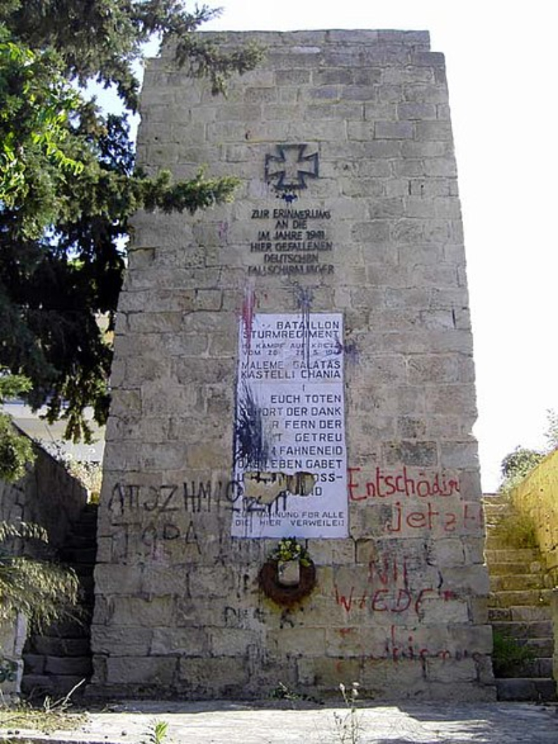 Τι δουλειά έχουν Έλληνες και Γερμανοί καθηγητές σε ναζιστικά μνημεία στην Κρήτη;