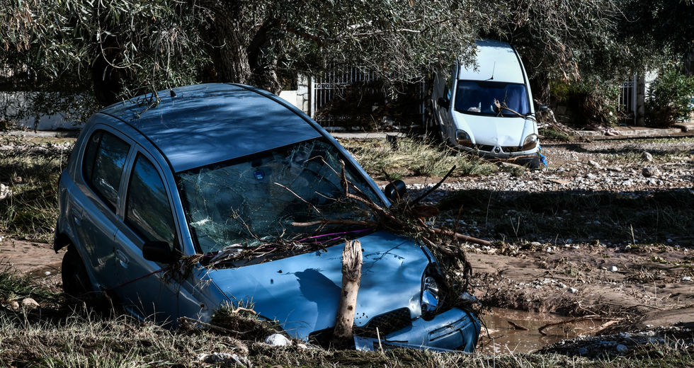 Καταστροφές με 3 νεκρούς στο πέρασμα του «Γηρυόνη»