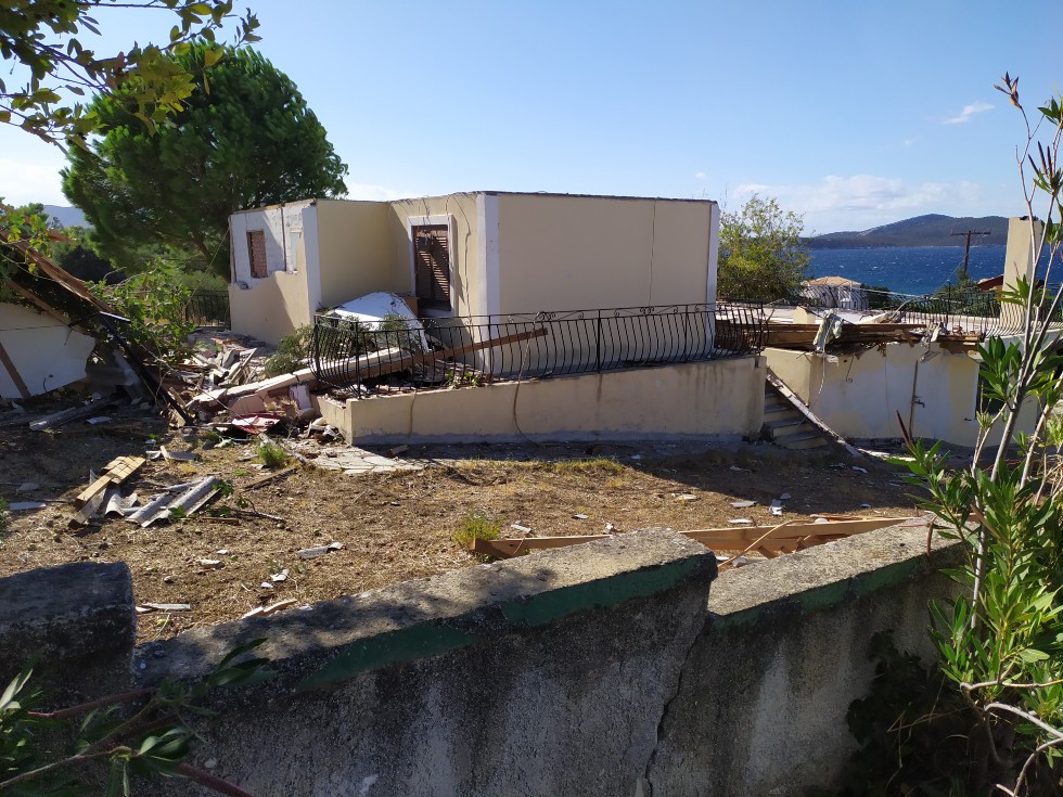 «Σάρωσε» η κακοκαιρία, «βομβαρδισμένο» τοπίο το Ν. Ηράκλειο