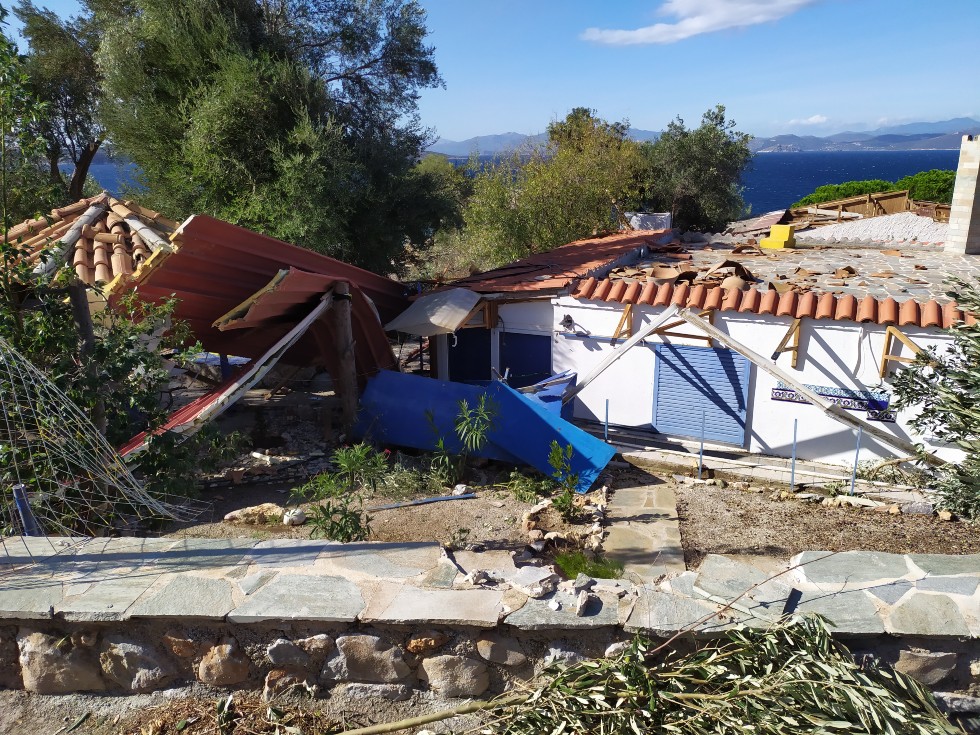 «Σάρωσε» η κακοκαιρία, «βομβαρδισμένο» τοπίο το Ν. Ηράκλειο