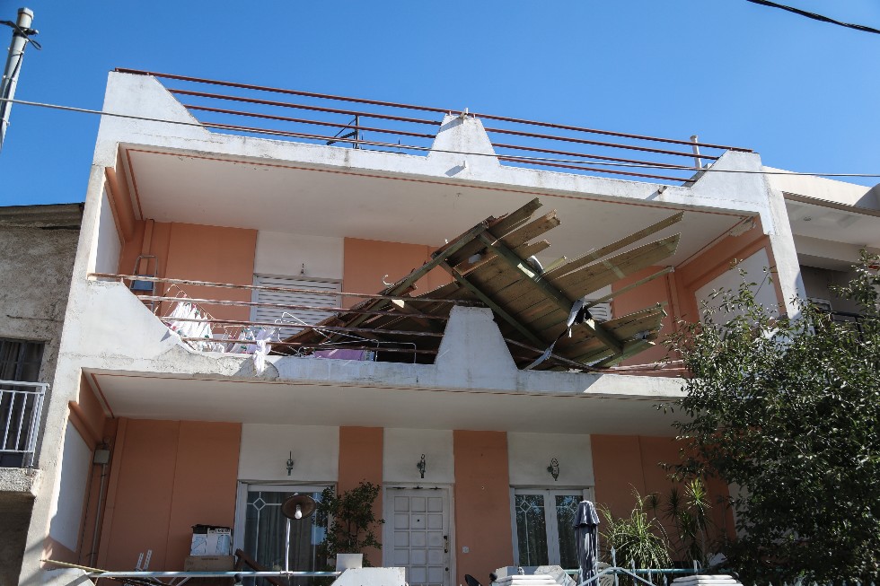 «Σάρωσε» η κακοκαιρία, «βομβαρδισμένο» τοπίο το Ν. Ηράκλειο