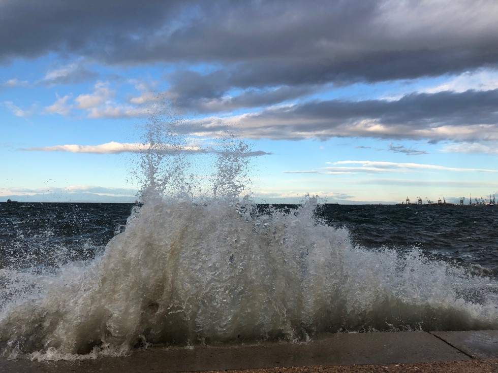 «Σάρωσε» η κακοκαιρία, «βομβαρδισμένο» τοπίο το Ν. Ηράκλειο