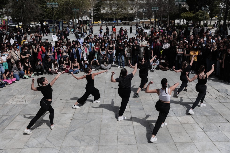 Με μουσική, χορούς και ζωγραφιές η διαμαρτυρία των μαθητών καλλιτεχνικών σχολείων
