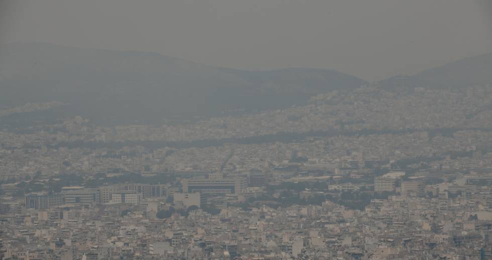Πύρινη κόλαση στην Κορινθία – Νύχτα αγωνίας για τους κατοίκους
