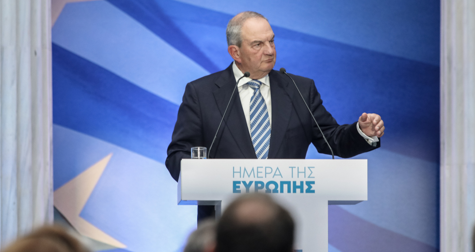 Πυρά Καραμανλή σε Μητσοτάκη μέσω Ευρώπης και… στην άκρη ο Σαμαράς