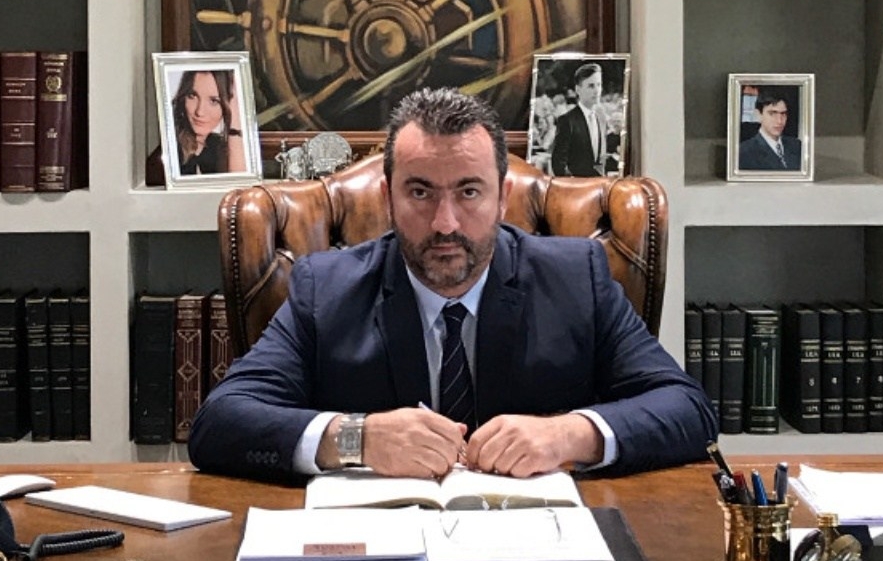 Καραθανάσης κατά πάντων για ΕΒΖ