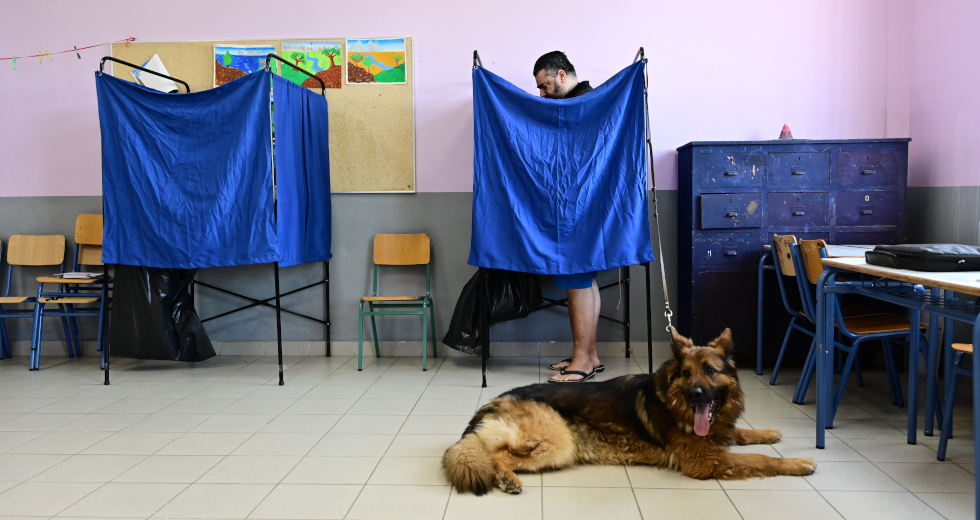Ξεχωριστοί «πρωταγωνιστές» στα εκλογικά τμήματα