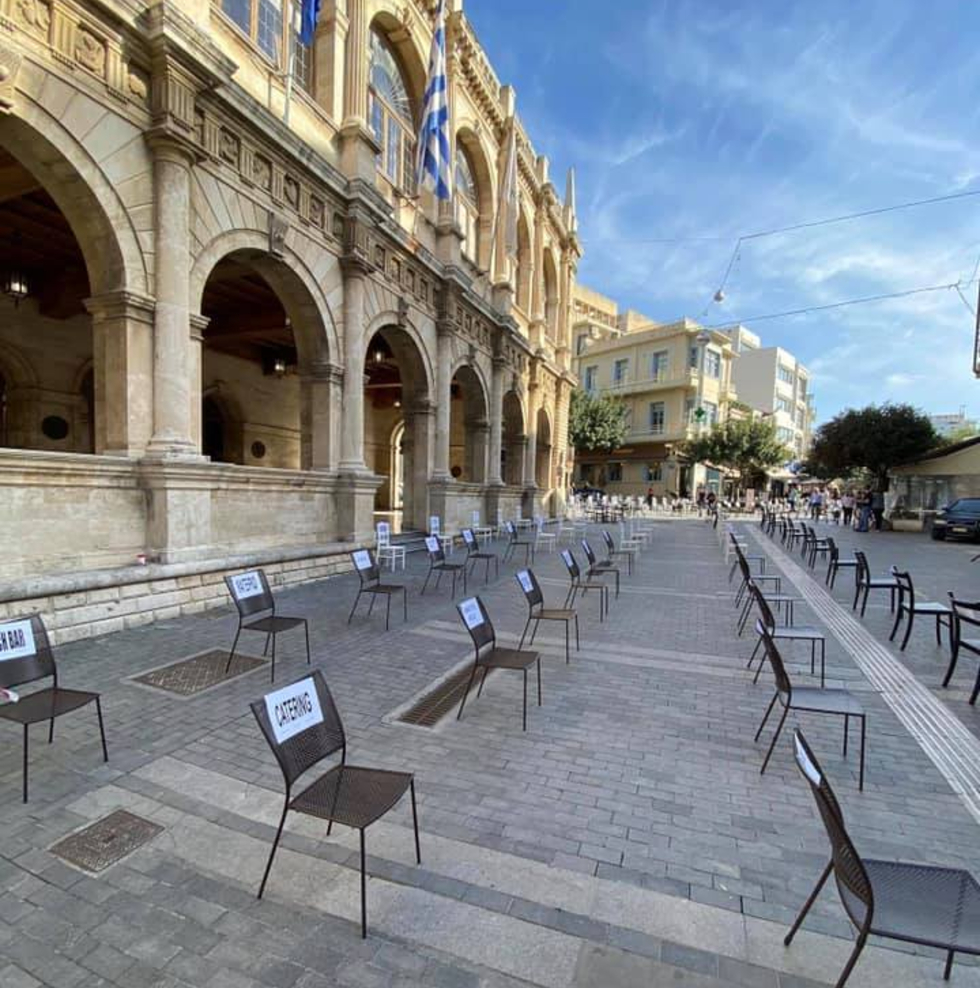 Άδειες καρέκλες και στην Κρήτη – Ζητούν στήριξη οι καταστηματάρχες