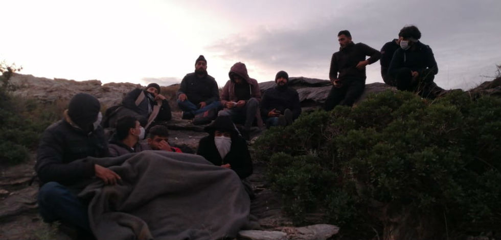 Σήμα κινδύνου εκπέμπουν από τις ακτές της Καρύστου 55 Κούρδοι 