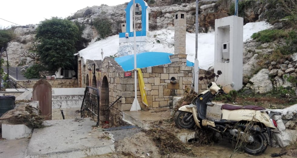 Μετρά τις πληγές της η Κρήτη από την κακοκαιρία