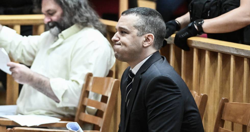 Τη… Δημοκρατία και τα… ανθρώπινα δικαιώματα θυμήθηκε ο Κασιδιάρης στη δίκη της ΧΑ