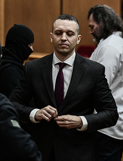 Αποδέχεται το τέχνασμα Κασιδιάρη με το κόμμα «Εάν» η κυβέρνηση