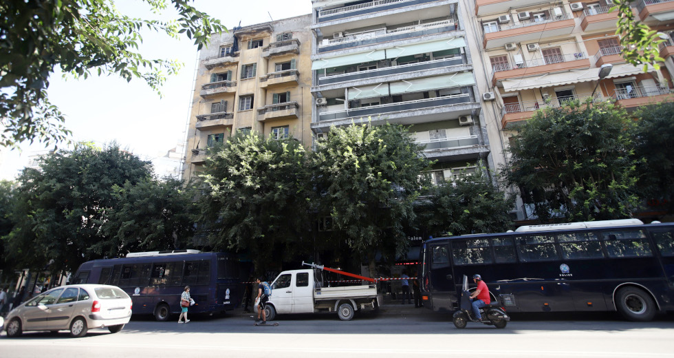 Η χώρα καίγεται και στη Θεσσαλονίκη… αδειάζουν καταλήψεις