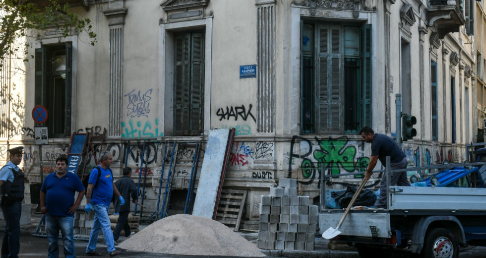 Επιχείρηση – σκούπα σε κτίρια που ζούσαν οικογένειες προσφύγων