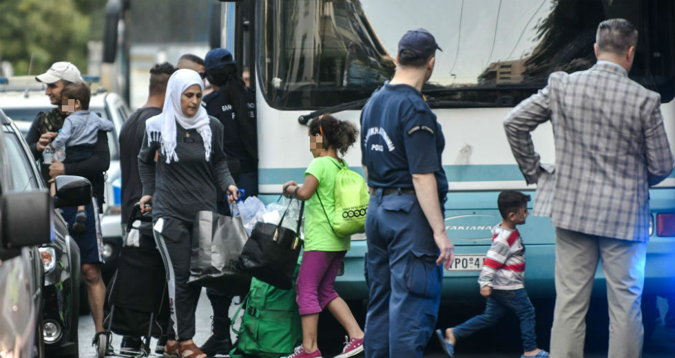 «Η κυβέρνηση χτυπά τους πρόσφυγες κι όχι το οργανωμένο έγκλημα»
