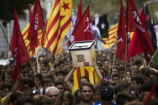 Στους δρόμους οι Καταλανοί για την επέτειο του δημοψηφίσματος