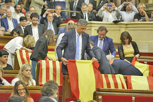 Η Καταλονία προς τις κάλπες, ο Ραχόι προς την εκτροπή…