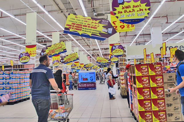 Ραμαζάνι, θυμός και γεμάτα ράφια