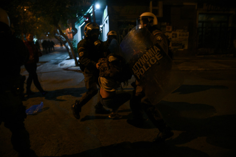 Πάθος στους δρόμους, καταστολή στα Εξάρχεια