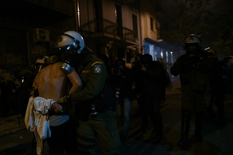 Ανακοίνωση-ντροπή από Χρυσοχοΐδη για την άγρια καταστολή στα Εξάρχεια