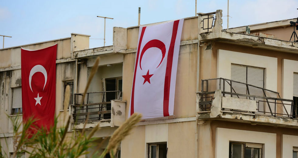 Φιέστες Ερντογάν και «γεύμα» στα Βαρώσια