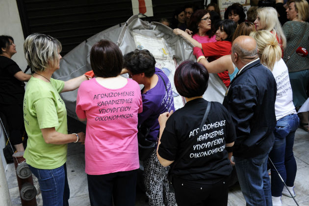 Γιόρτασαν τη μεγάλη νίκη τους οι καθαρίστριες