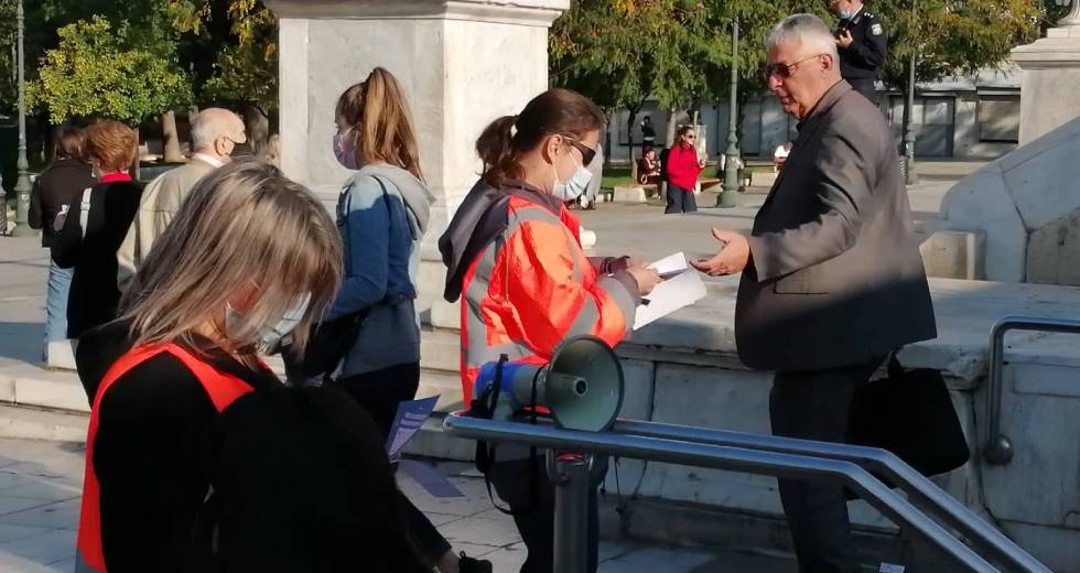 Κινητοποίηση καθαριστριών του μετρό που απολύονται εν μέσω πανδημίας