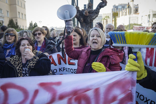 «Μόνο οι αλυσίδες μάς λείπουν»
