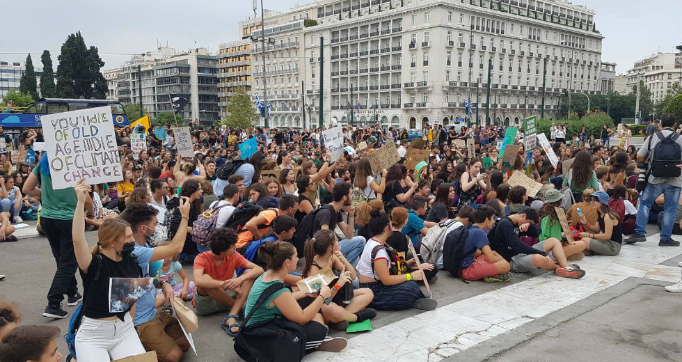 Βίντεο και φωτογραφίες απ’ τη μαθητική πορεία για το κλίμα