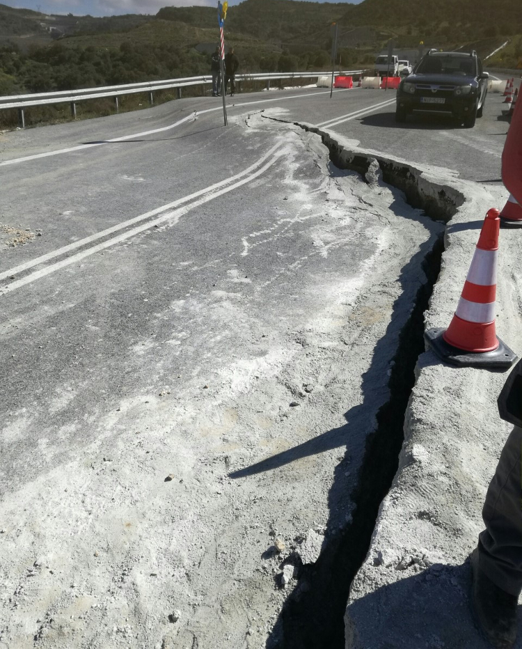 Ο δρόμος με τις καθιζήσεις