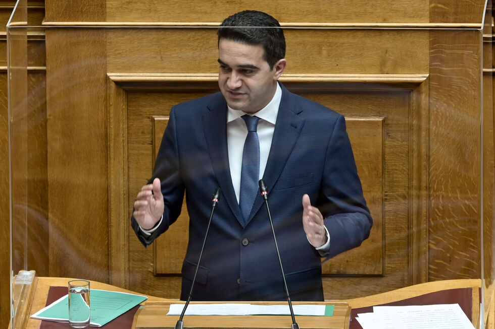 Ο Κ. Μητσοτάκης στη Βουλή με τον παραμορφωτικό καθρέφτη του
