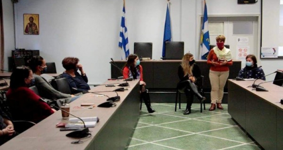 «Στολίζοντας την πόλη»: Μήνυμα ευαισθητοποίησης για θέματα εξάρτησης στα Χανιά