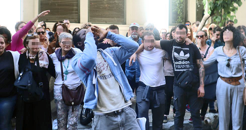 Είμαστε η «Εφημερίδα των Συντακτών» και είμαστε ΚΕΘΕΑ!