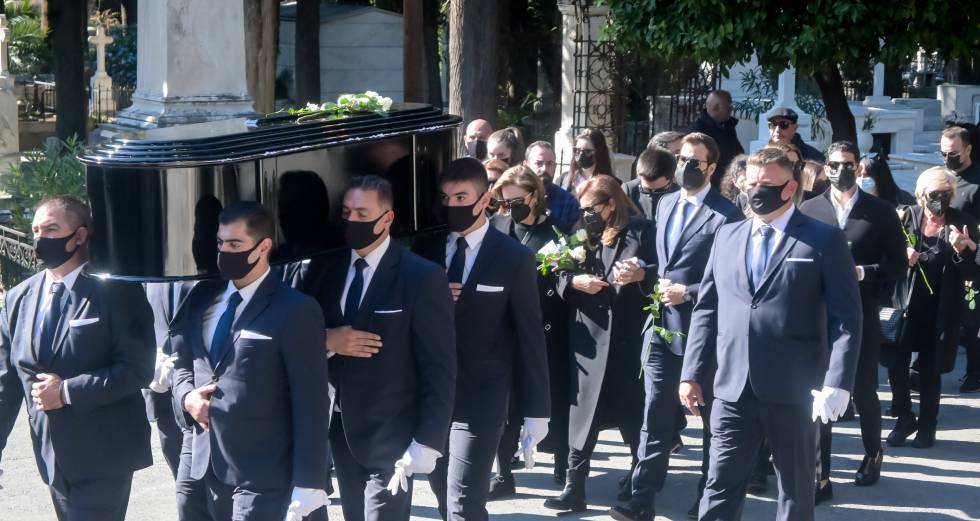 Συγγενείς, φίλοι και θαυμαστές αποχαιρέτησαν τον Χρήστο Κυριαζή