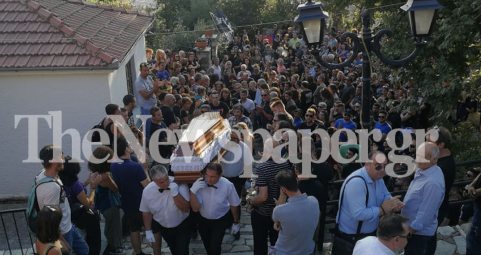 Πλήθος κόσμου στην κηδεία του Βασίλη Μάγγου