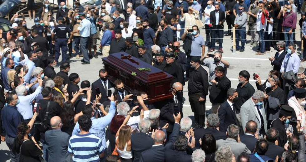 Στην αγκαλιά της Κρήτης ο Μίκης Θεοδωράκης