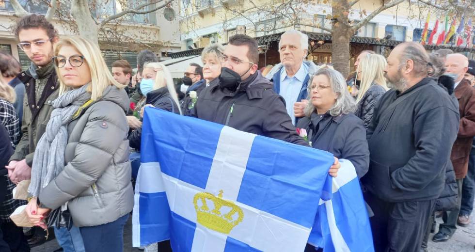 «Ψωμί, ελιά και Κώτσο βασιλιά»