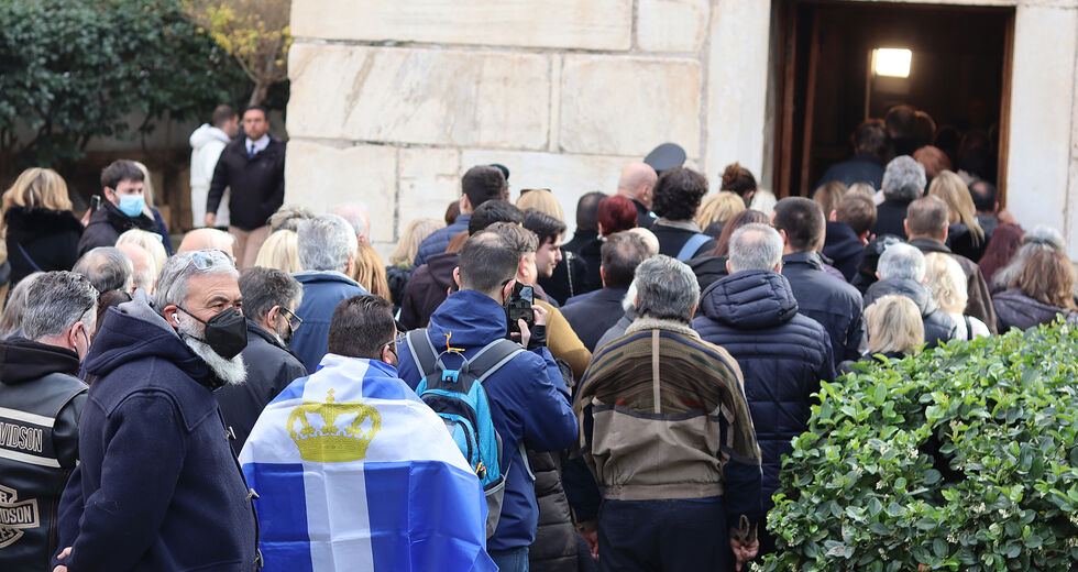 Κιτς, γκλαμουριά και παραχάραξη της Ιστορίας
