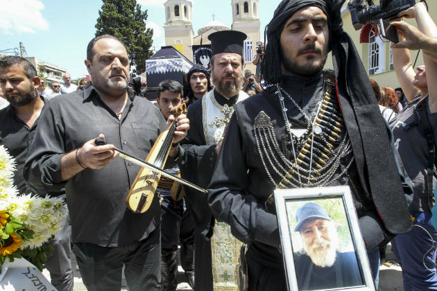 Το «τελευταίο αντίο» στον Χάρρυ Κλυνν