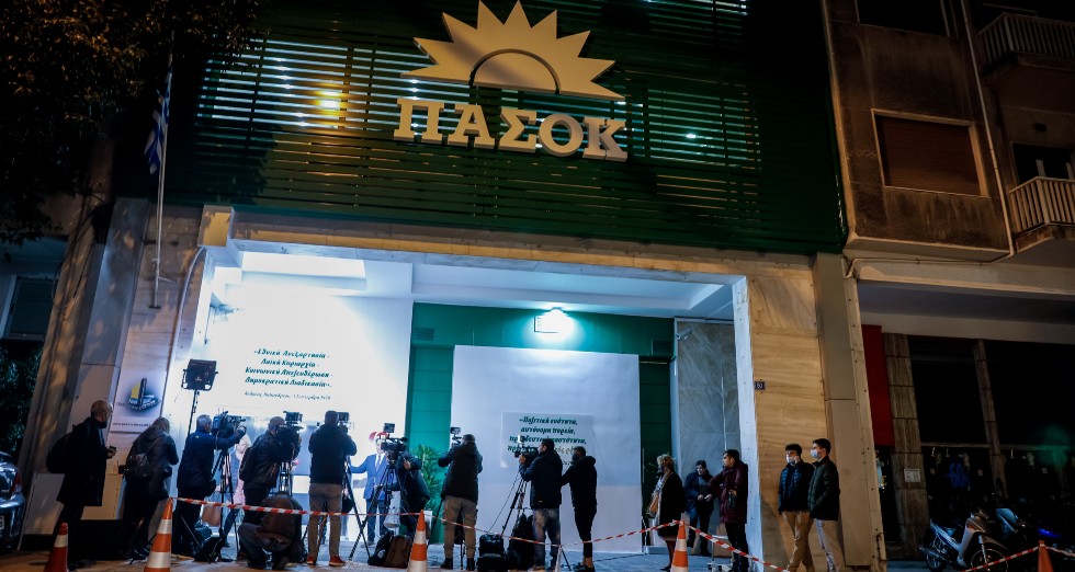Προβάδισμα Ανδρουλάκη, ντέρμπι για Παπανδρέου – Λοβέρδο