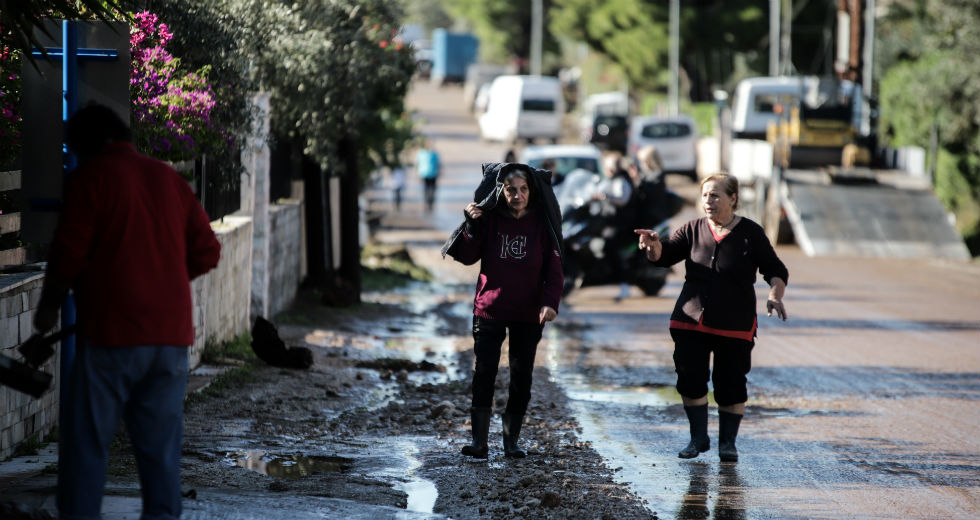 Εικόνες καταστροφής από τη νεροποντή στην Κινέτα