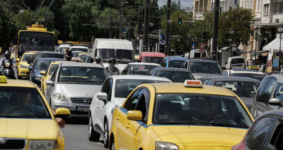 Με κίνηση και… γκρίνια η πρώτη καθημερινή του Μεγάλου Περιπάτου στην Αθήνα