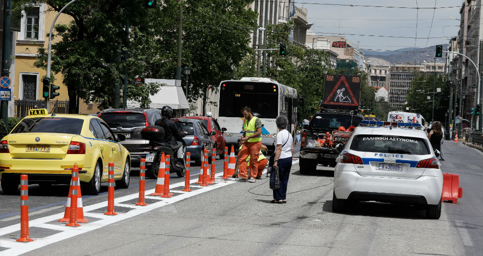 Με κίνηση και… γκρίνια η πρώτη καθημερινή του Μεγάλου Περιπάτου στην Αθήνα