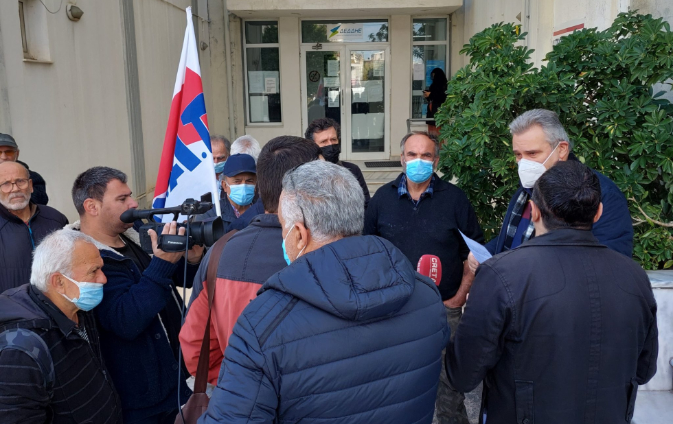 Χανιά: Διαμαρτυρήθηκαν για τις αυξήσεις στους λογαριασμούς της ΔΕΗ