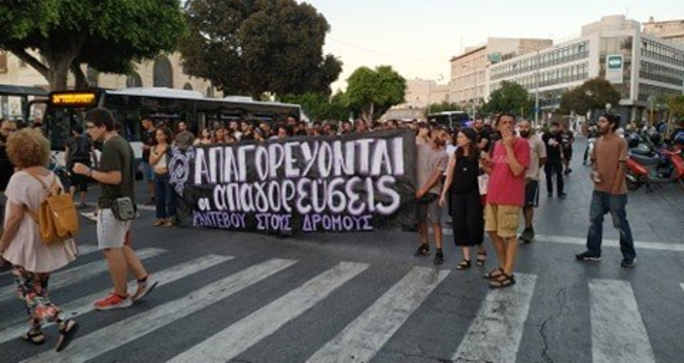 Μαζικές πορείες στην Κρήτη για την απαγόρευση των διαδηλώσεων