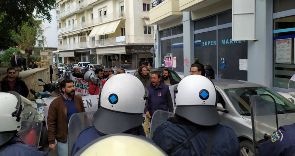 Επεισόδια στο Ηράκλειο κατά τη σύσκεψη για τις αποζημιώσεις των ελαιοπαραγωγών
