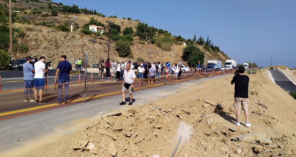 Μπλόκαραν τον ΒΟΑΚ διαμαρτυρόμενοι για τις καθυστερήσεις στον κόμβο