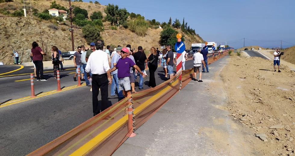 Μπλόκαραν τον ΒΟΑΚ διαμαρτυρόμενοι για τις καθυστερήσεις στον κόμβο