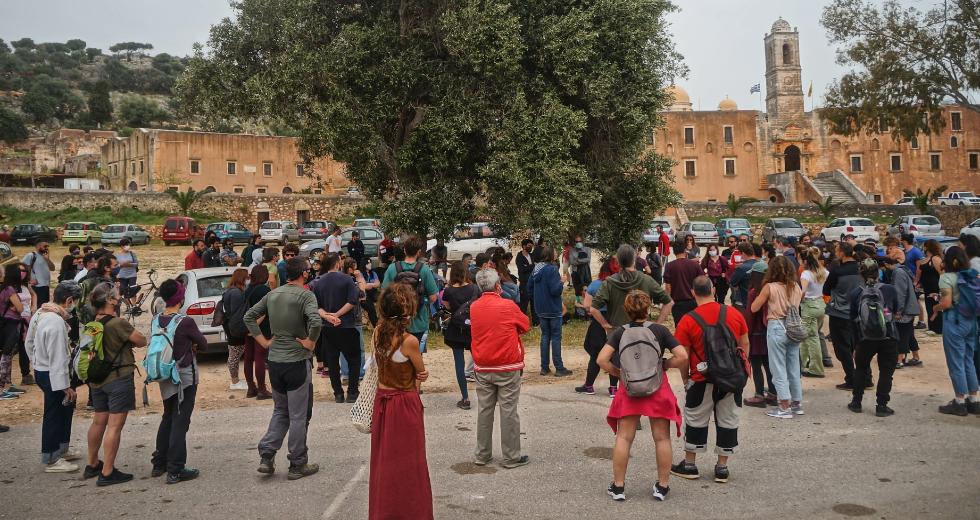 Χανιά: Διαμαρτυρήθηκαν για τον περιορισμό της πρόσβασης στη Μονή Γουβερνέτου